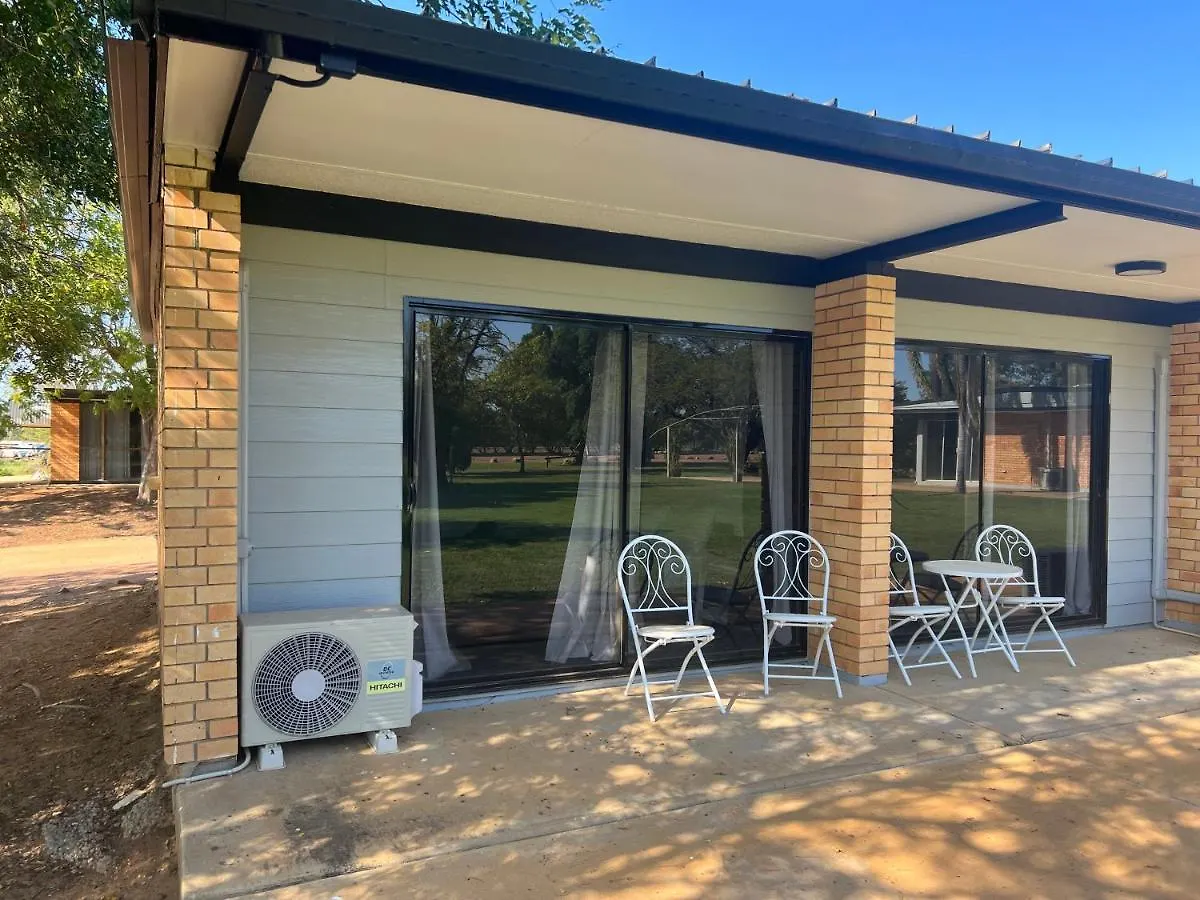 Jumbuck Motor Inn - Pool - Pet Friendly Section - King Beds Longreach
