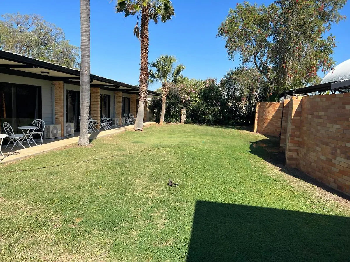 Jumbuck Motor Inn - Pool - Pet Friendly Section - King Beds Longreach Motel