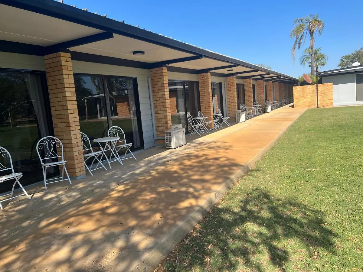 Motel Jumbuck Motor Inn - Pool - Pet Friendly Section - King Beds Longreach